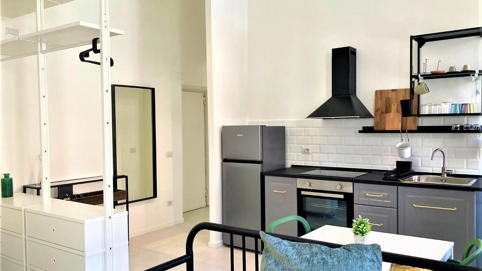 Contemporary Studio - Ornato 13 Milano